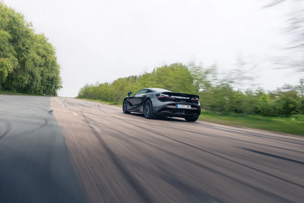 Automotive fotografie Rijdende McLaren 720S Auto fotoshoot