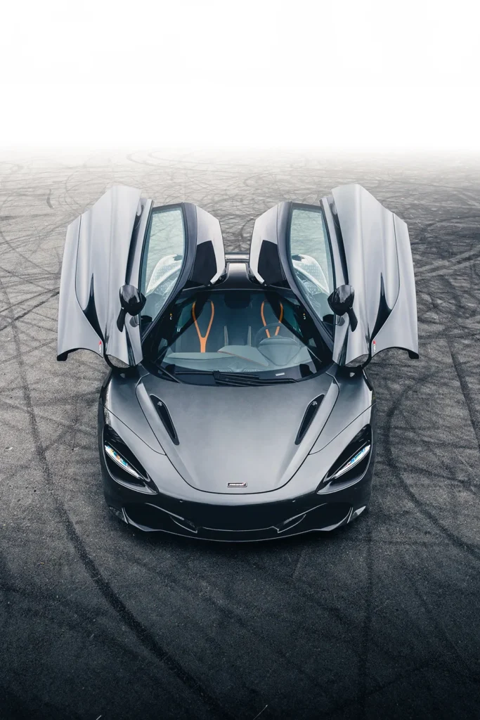 high end autofotograaf foto van auto Mclaren 720s